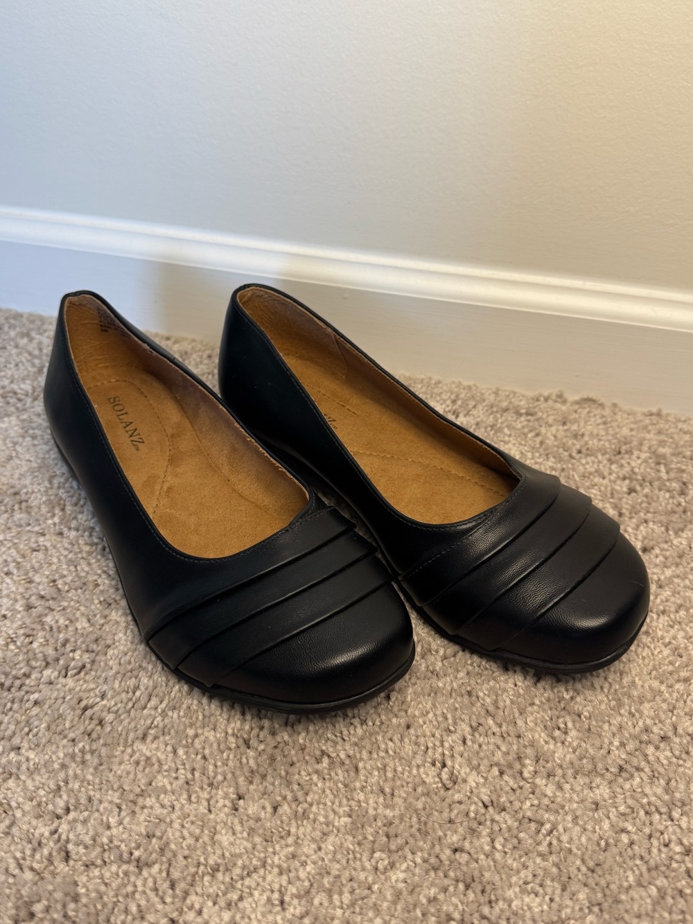 Solanz Round Toe Slip On Flats Arch Support Women’s Size 7.5